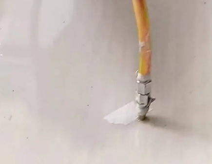 吐鲁番瓷砖空鼓维修公司专业解答在瓷砖铺贴过程中，如果使用的砂料过粗（如全部使用了粗砂），可能会导致以下问题