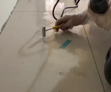 吐鲁番瓷砖开裂维修公司专业分享瓷砖在铺贴前如果没有沥干水分，将会导致以下问题